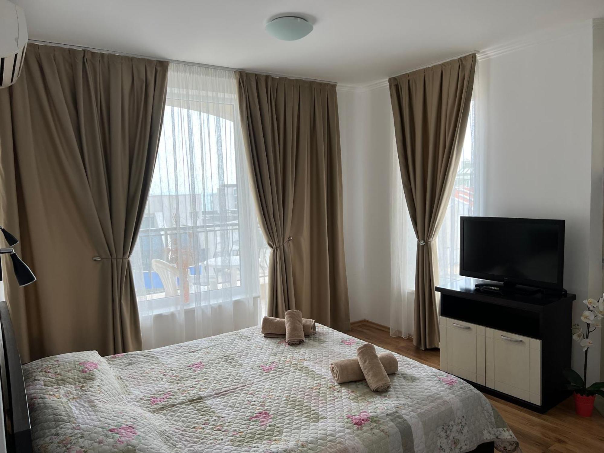 Antorini Apartments Sveti Vlas Bagian luar foto