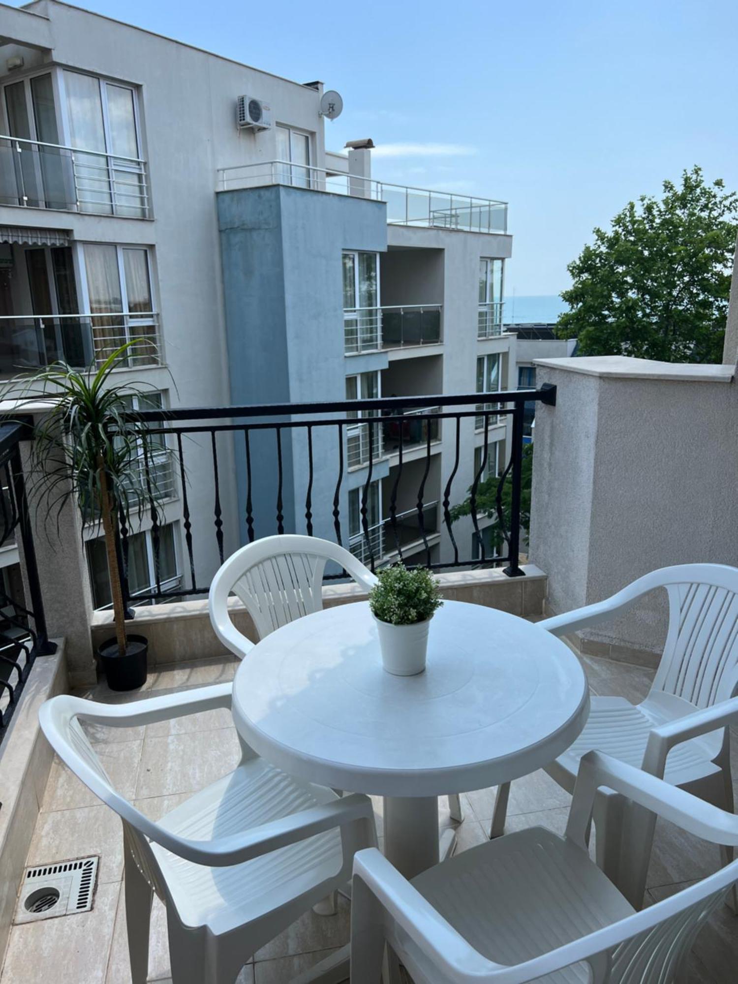 Antorini Apartments Sveti Vlas Bagian luar foto